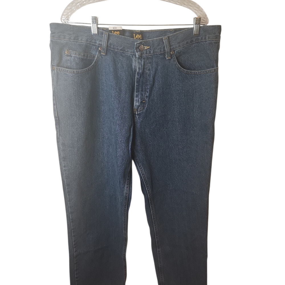 Lee Men's Medium Wash Blue  Relaxed Fit Straight Leg Jeans Size 38x29